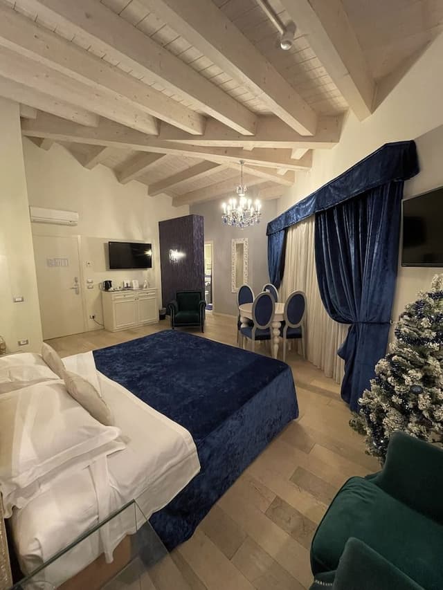 Suite with Balcony and Spa Bath