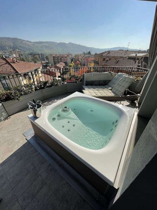 Suite with Balcony and Spa Bath