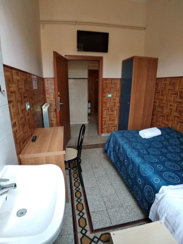 Single Room, Shared Bathroom