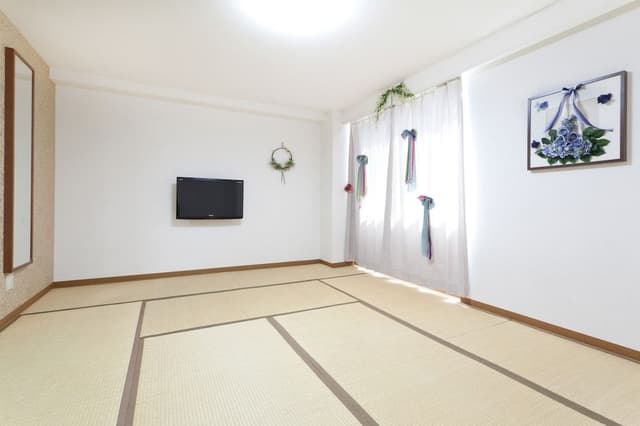 Traditional Seven Person Room