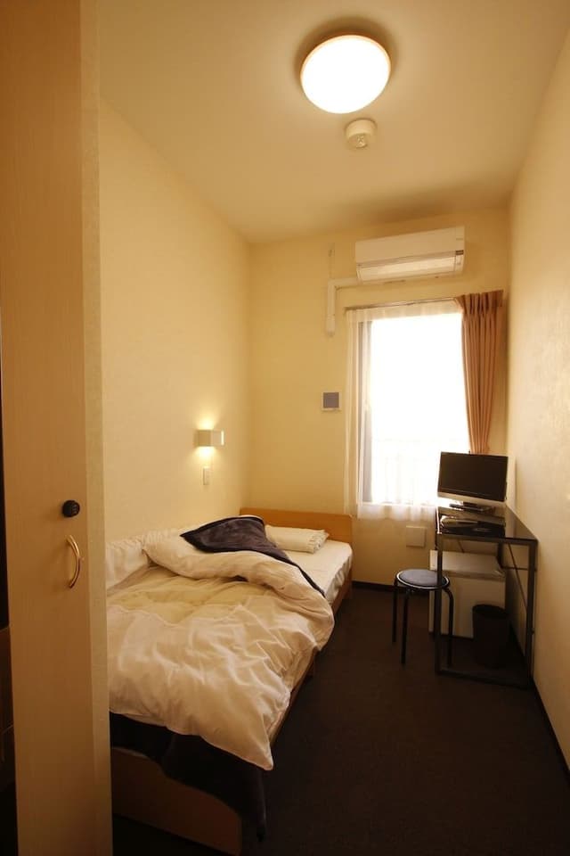 Single Room, Women only