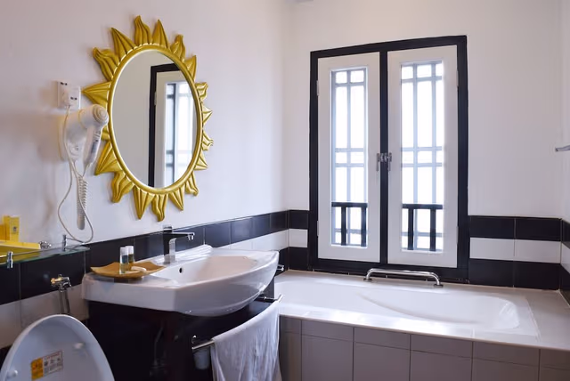 Grand Room, 1 King Bed, Non Smoking, Bathtub
