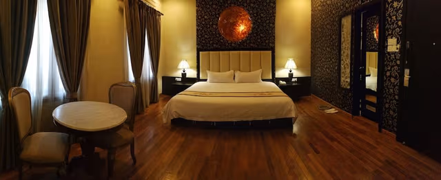 Premier Room, 1 King Bed, Non Smoking, Bathtub