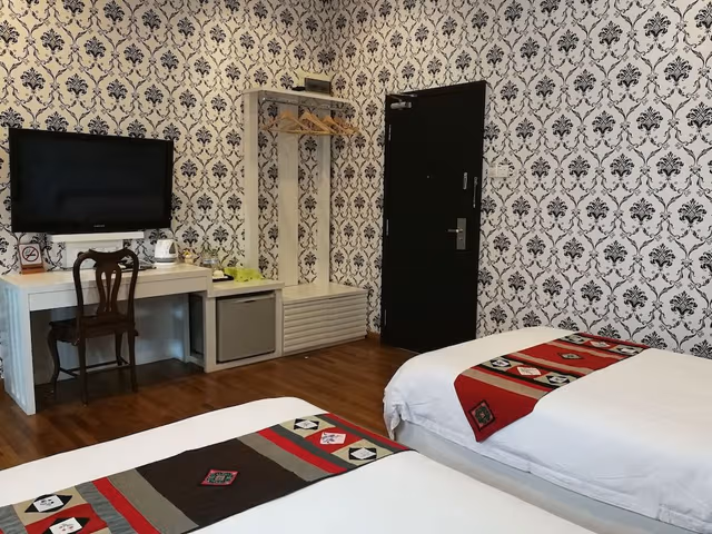 Premier Room, 1 King Bed, Non Smoking, Bathtub