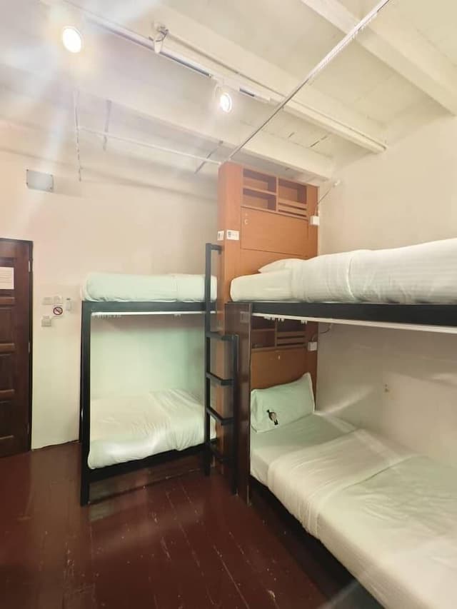 6 - Beds Mixed Dorm