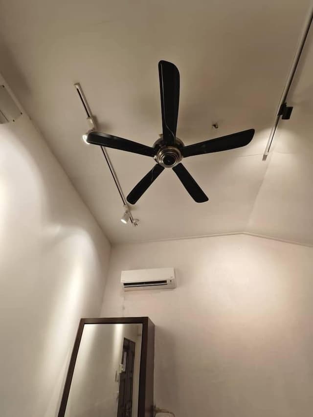 Superior Double (Shared Bathroom)