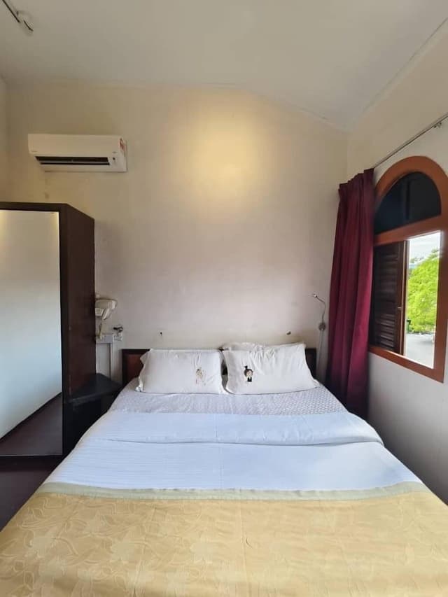 Superior Double (Shared Bathroom)