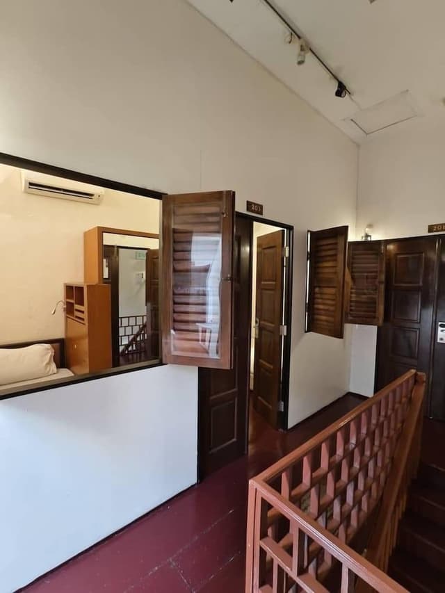 Twin (Shared Bathroom)