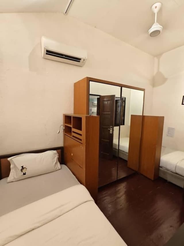 Twin (Shared Bathroom)