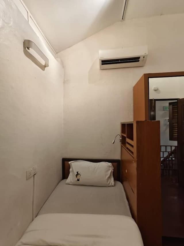 Twin (Shared Bathroom)