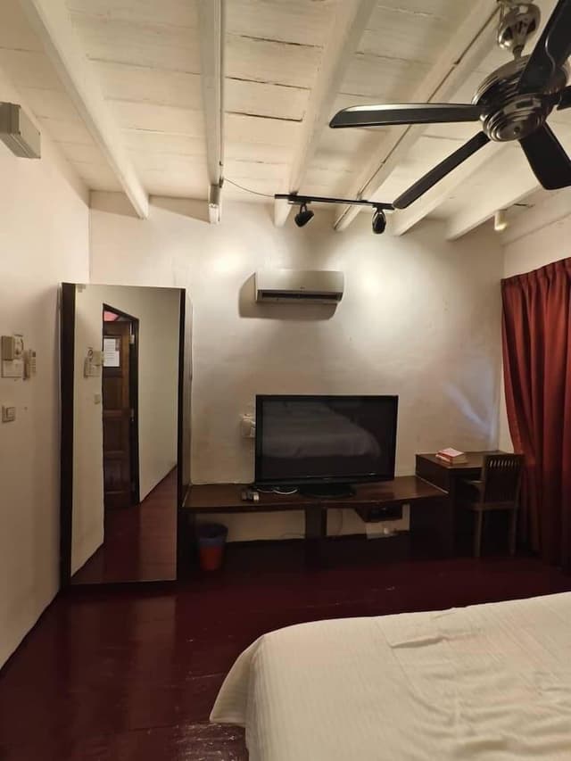 Superior Double (Shared Bathroom)