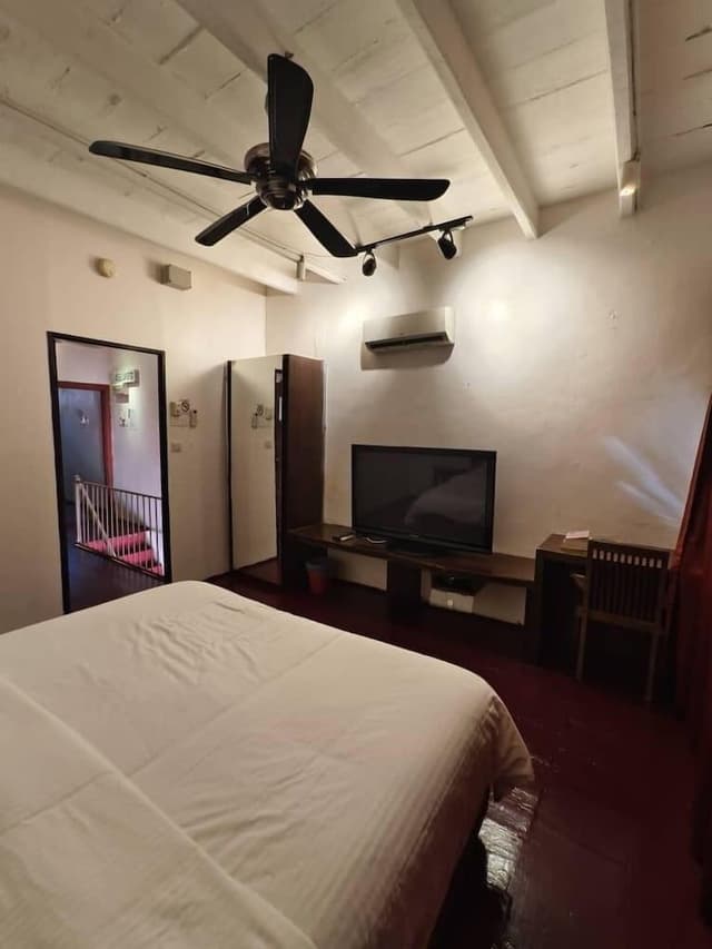 Superior Double (Shared Bathroom)