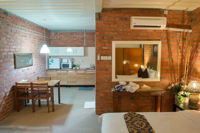 Deluxe Room (C  6)