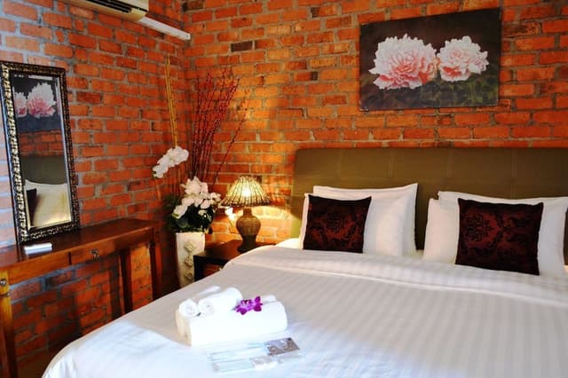 Deluxe Room (C  6)