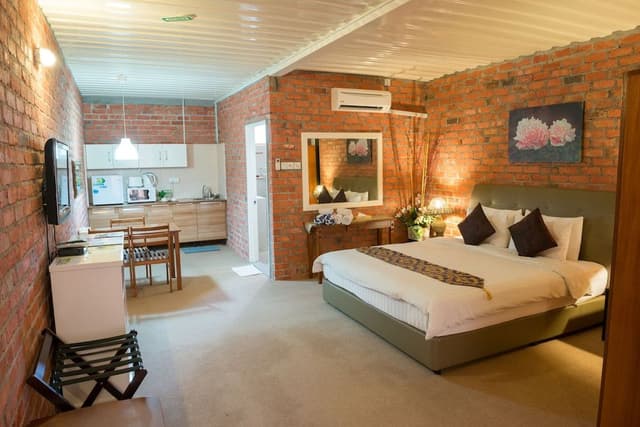 Deluxe Room (C  6)