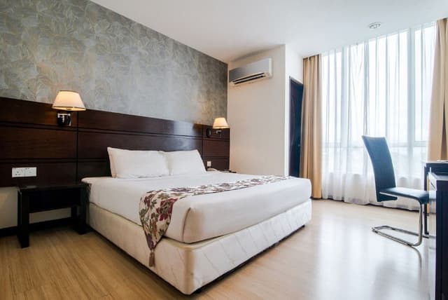 Superior Double Room, 1 King Bed, Balcony, City View