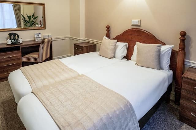 X-Standard room with two single beds