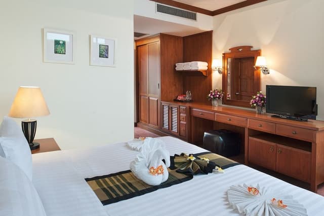 Deluxe Double or Twin Room, Pool View