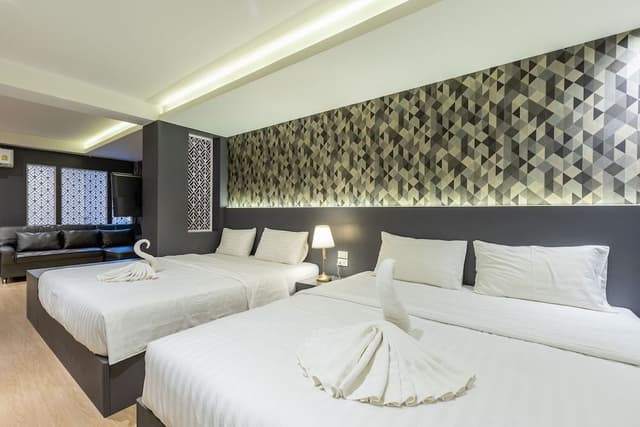 Family Room, Multiple Beds, 2 Bathrooms