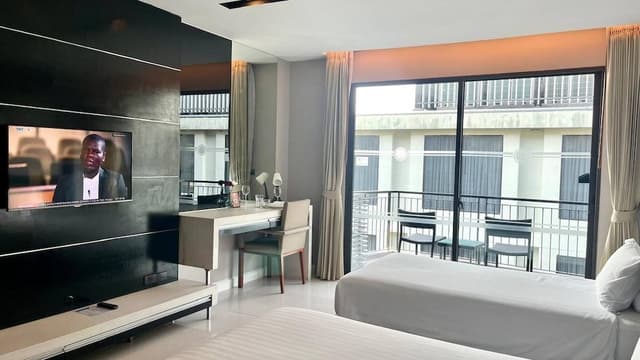 Apartment, Multiple Bedrooms, Accessible, Balcony