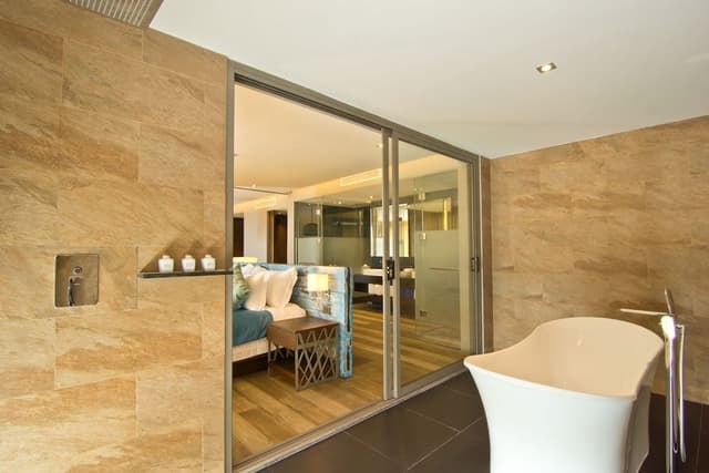 Luxury Suite Seaview King Bed