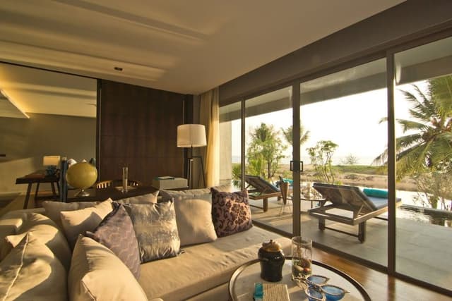 Prestige Pool Suite King Bed