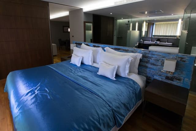 Luxury Suite Seaview King Bed