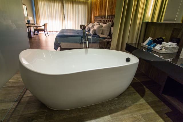 Horizon Pool Access Room King Bed
