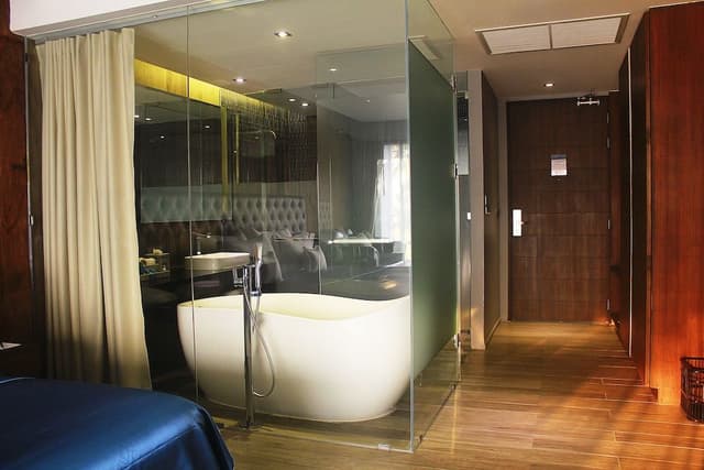 Horizon Pool Access Room King Bed
