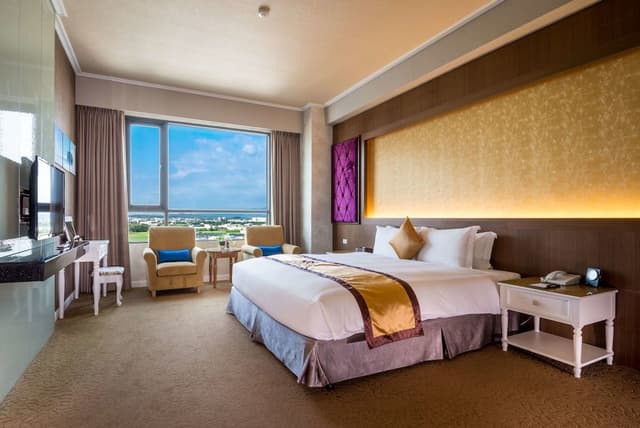Premium Studio Suite, 1 Queen Bed, City View, Tower