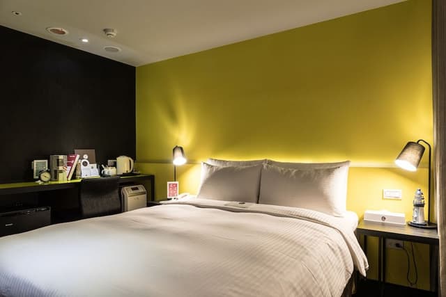 Run of House (room assigned by hotel upon check-in)