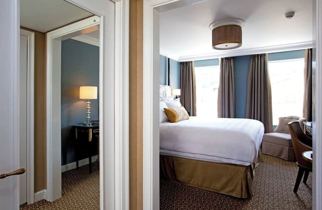 Deluxe Room, 1 Queen Bed