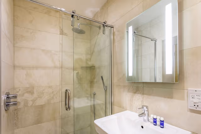 Lodge Double Room (Eshott Grange) - 2 minutes walking away from the main Hall