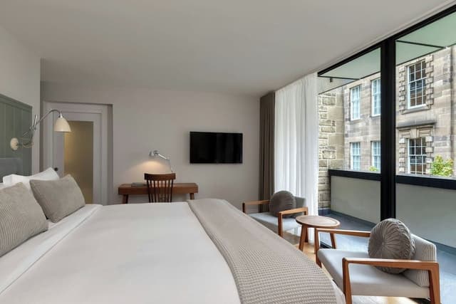 Suite, 3 Bedrooms, City View (Balcony)