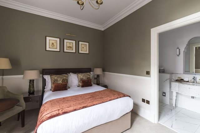 Junior Deluxe Double Room