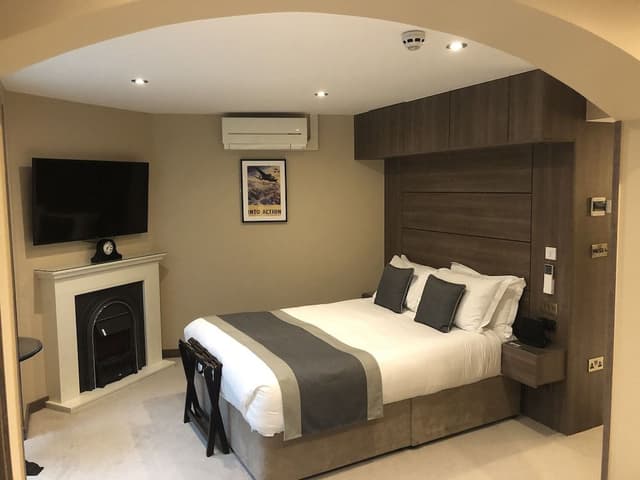 Churchill Suite (Underground with Skylight)