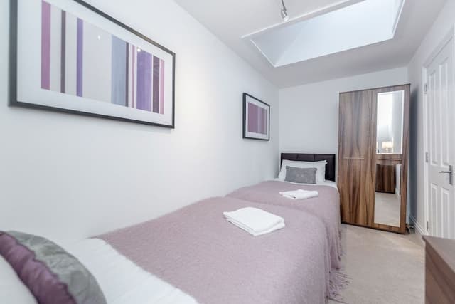 Classic Apartment, 3 Bedrooms (split level)