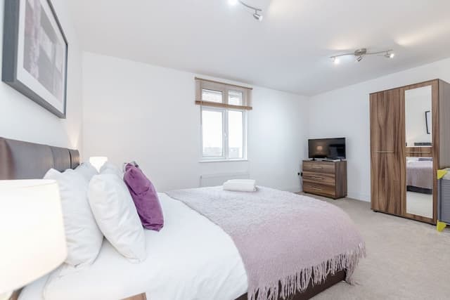 Classic Apartment, 3 Bedrooms (split level)