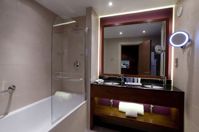 Room (Mere)