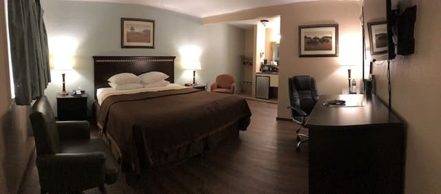 1 King Bed, Non-Smoking Room