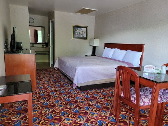 Standard Room, 1 King Bed, Non Smoking