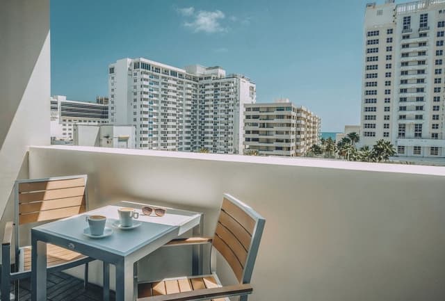 Panoramic Single Room, 1 King Bed, Balcony, Partial Ocean View