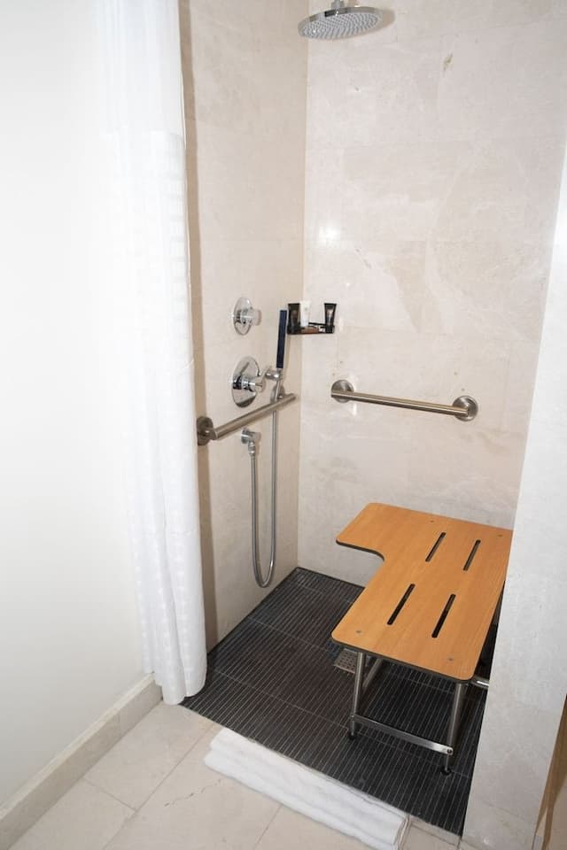 Premium Room (King Bed, Accesible)