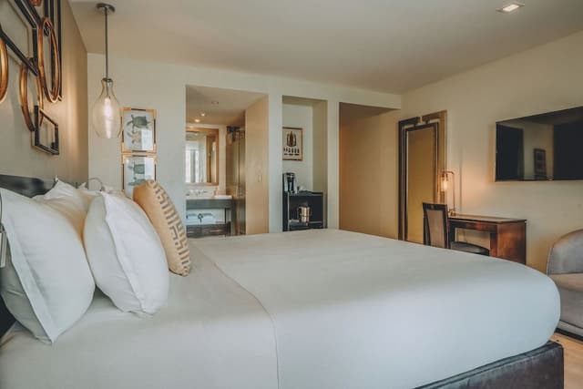 Double Room Single Use, 1 Queen Bed, Balcony, Pool View