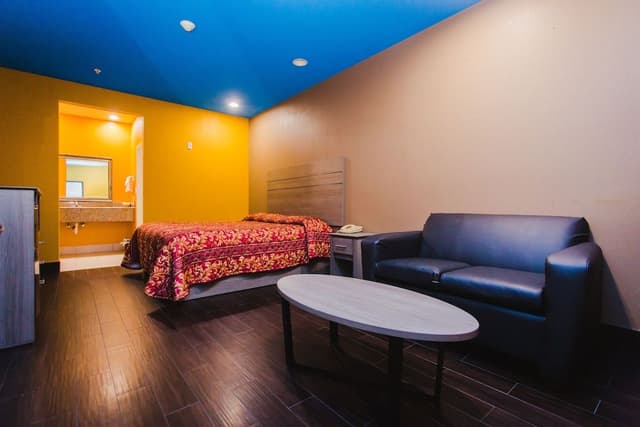 Standard Room, 1 King Bed