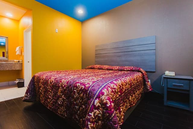 Standard Room, 1 King Bed