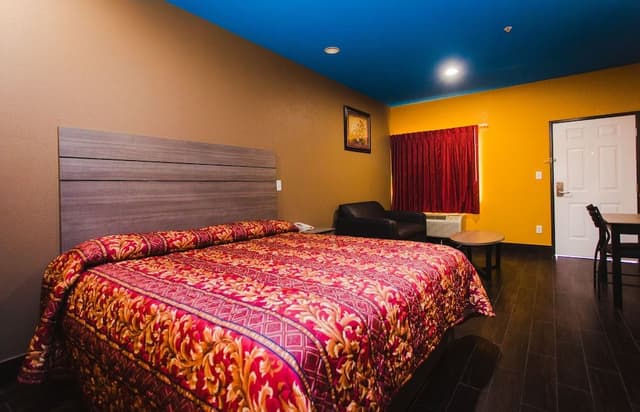 Standard Room, 1 King Bed