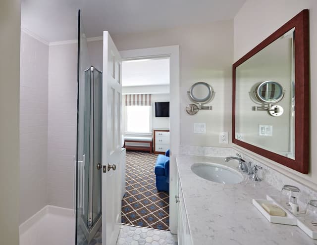 Captain's Cottage 2 Bedroom Suite