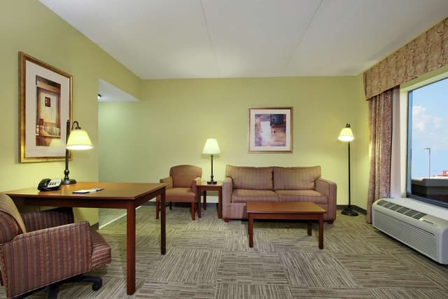 1 KING BED STUDIO SUITE W/ SOFABED NONSMOKING