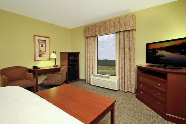 1 KING BED NONSMOKING